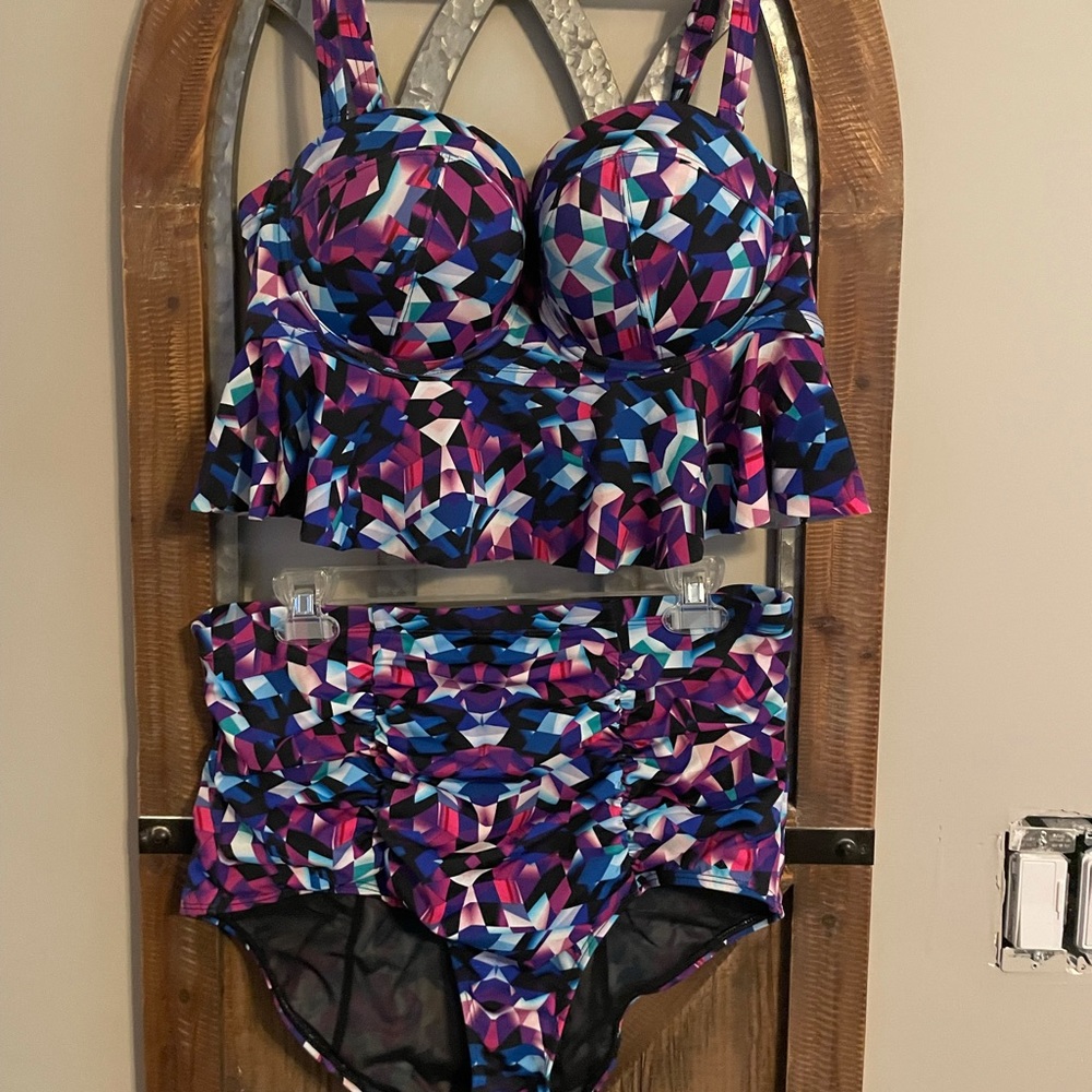 Torrid geometric high waist bikini. Size 1